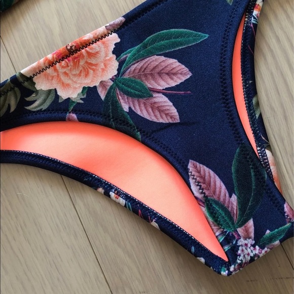 Triangl Delilah Nero XS Bikini Set - Picture 3 of 7